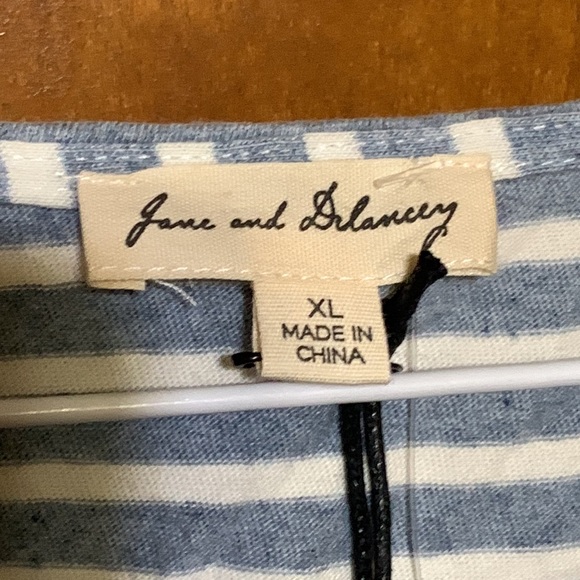 🆕 JANE AND DELANCEY - Blue & White Stripe ,Casual Sleeveless Womans Shirt. (XL) - Picture 7 of 9